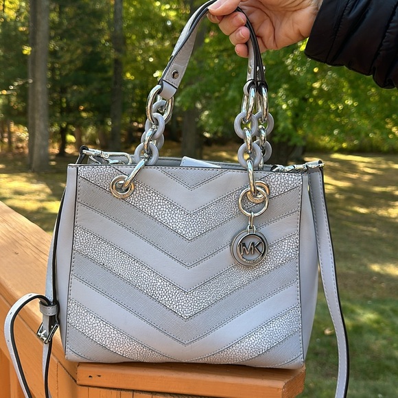 Michael Kors cynthia  satchel chevron patches dove silver bag tote - Picture 4 of 13